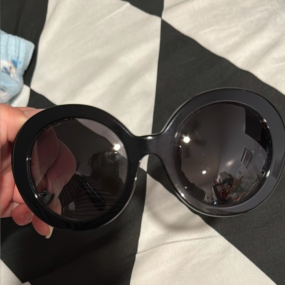 Prada Accessories - Chic Black Sunglasses
